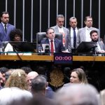 Câmara aprova em dois turnos fim da escala 6×1 com jornada máxima de 40 horas semanais